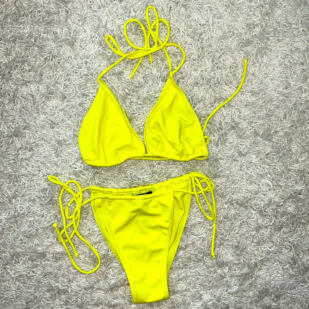 Poster Girl: 85% nylon & 15% spandex